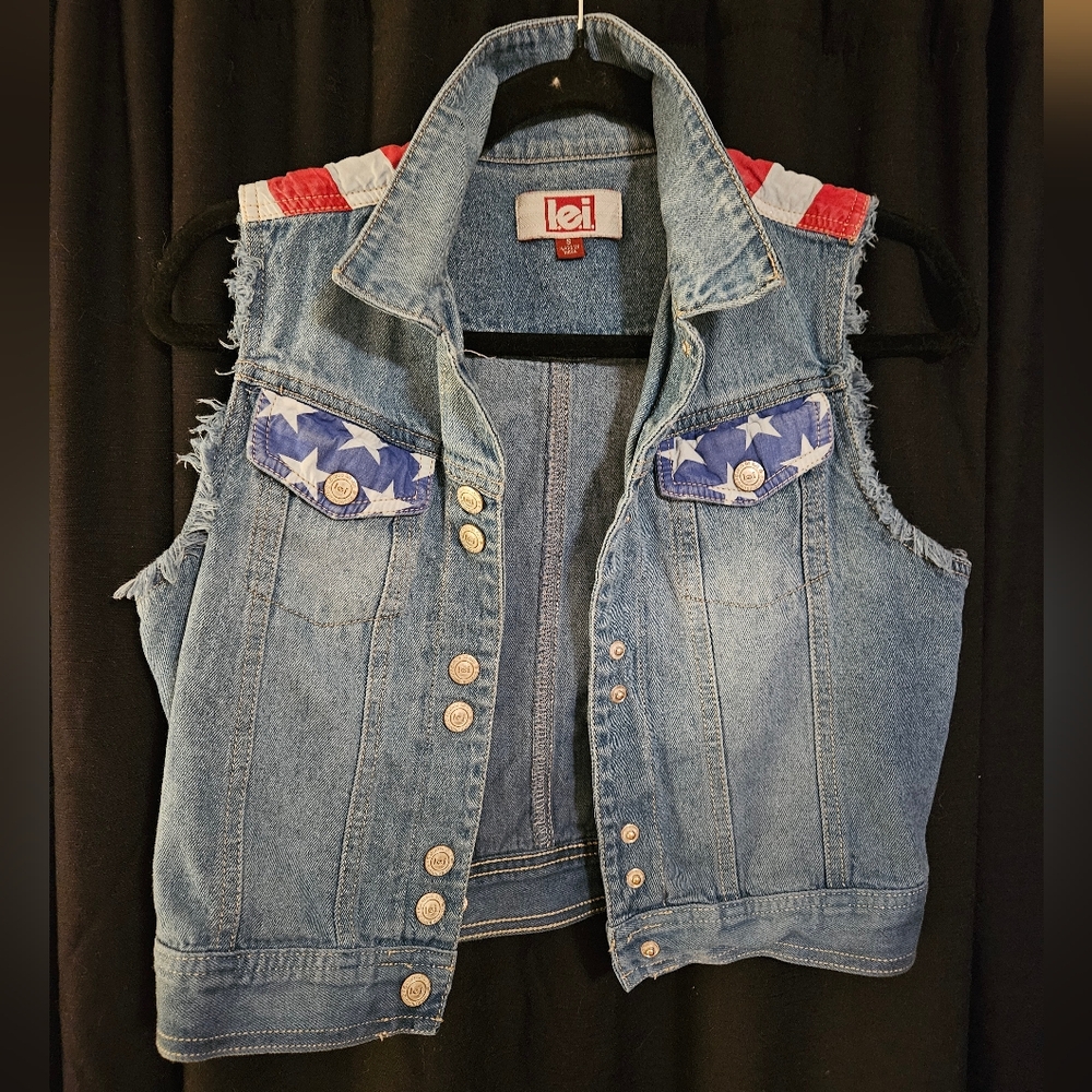l.e.i. Women’s Denim Vest